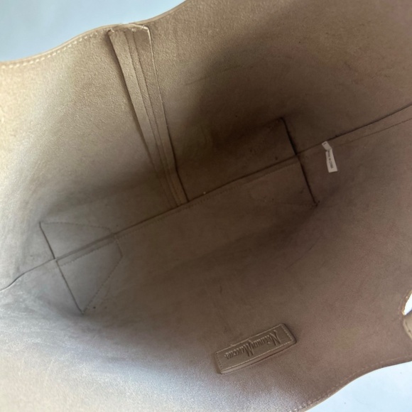 Neiman Marcus Beige Perle Leather Large Shoulder Bag - Picture 15 of 16